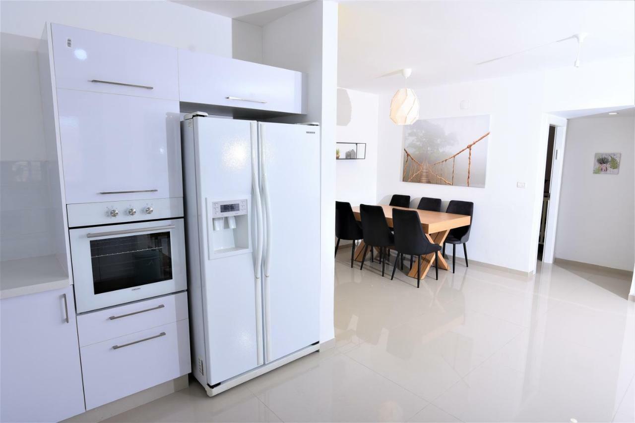 Aristone Luxury Apartment Tiberias Buitenkant foto