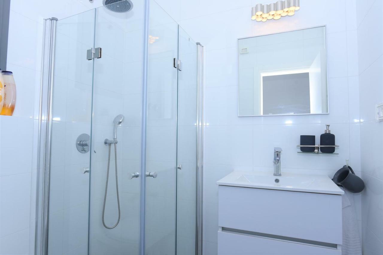Aristone Luxury Apartment Tiberias Buitenkant foto